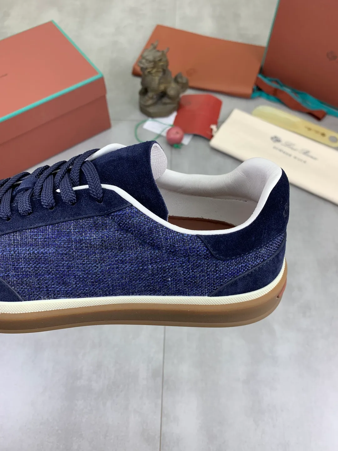 Men's Men's Shoes 💰P560 New Style 💰 The latest casual shoes Loro Piana 💯 Top grade 💯 Buy the original copy 💯 Founded the existing Loro Piana company on April 24, 1924. It is now the sixth generation of family business, providing the best quality products to customers who are discerning about taste and quality. Imported original fly woven fabrics with cowhide fabrics, plain calfskin lining, hand-stitched threads with cowhide feet, original packaging, high-end outsole, size: 38-45 (custom-made for 46), 7️⃣ colors available